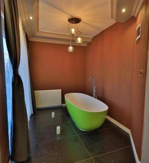 スイート, Treekos Suite