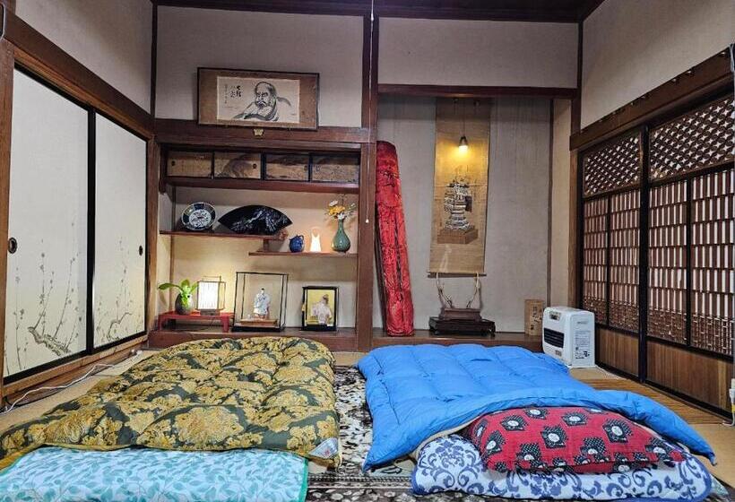 חדר משפחתי, Omoya No Ma