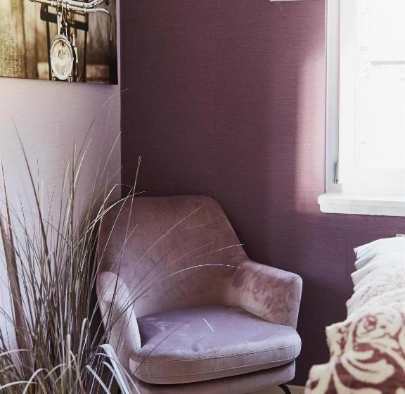 Номер Стандарт, Bnb Rauschenberg