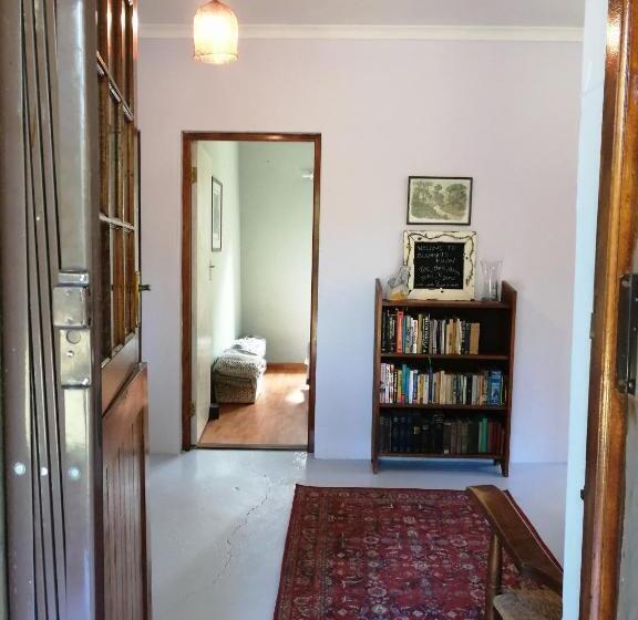 スタンダードルーム, Bushman S Pillow