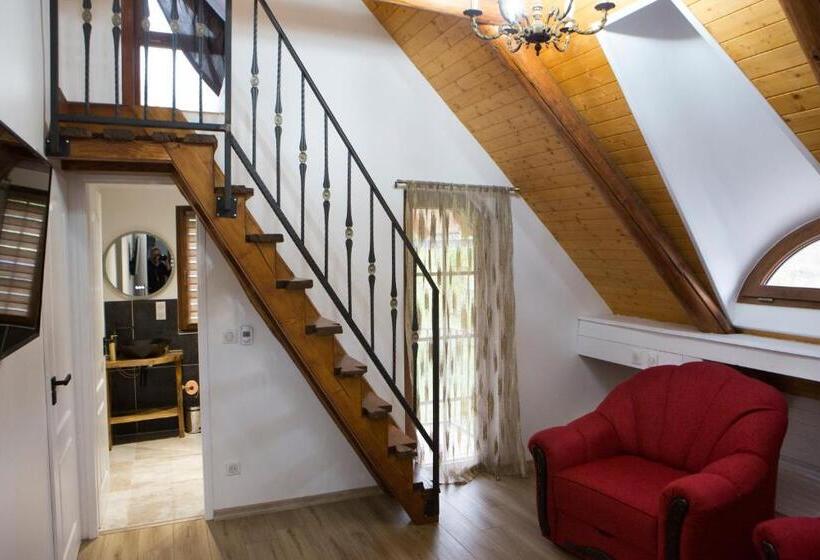Семейный Номер, Casa Cu Magnolii