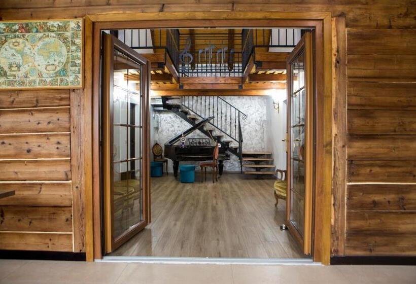 סוויטה עם מרפסת, Casa Cu Magnolii