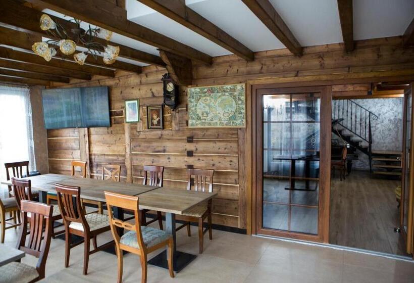 סוויטה עם מרפסת, Casa Cu Magnolii