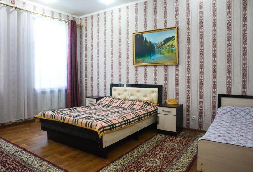 اتاق استاندارد سه نفره, Khan