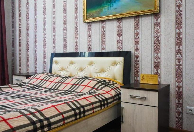 اتاق استاندارد سه نفره, Khan