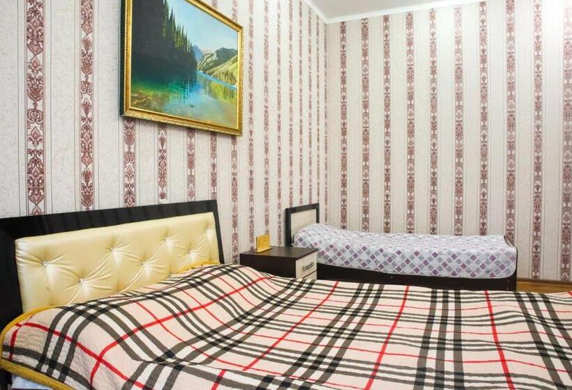 اتاق استاندارد سه نفره, Khan