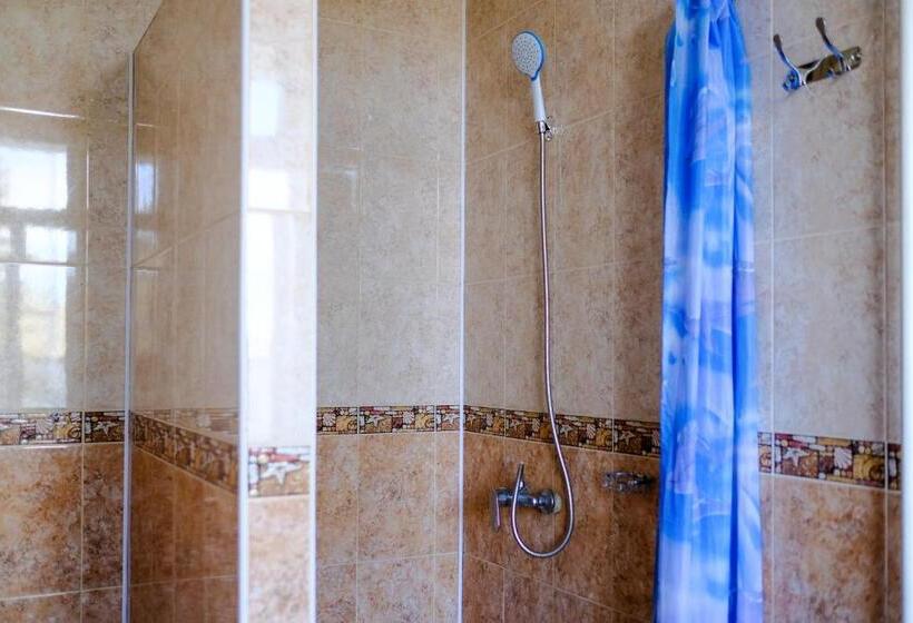 اتاق استاندارد چهار تخته, Khan