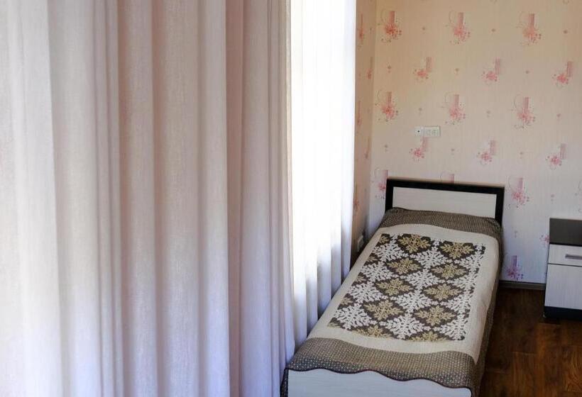 اتاق استاندارد چهار تخته, Khan