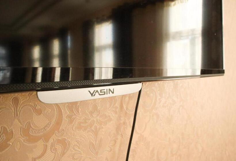 اتاق خانوادگی, Khan