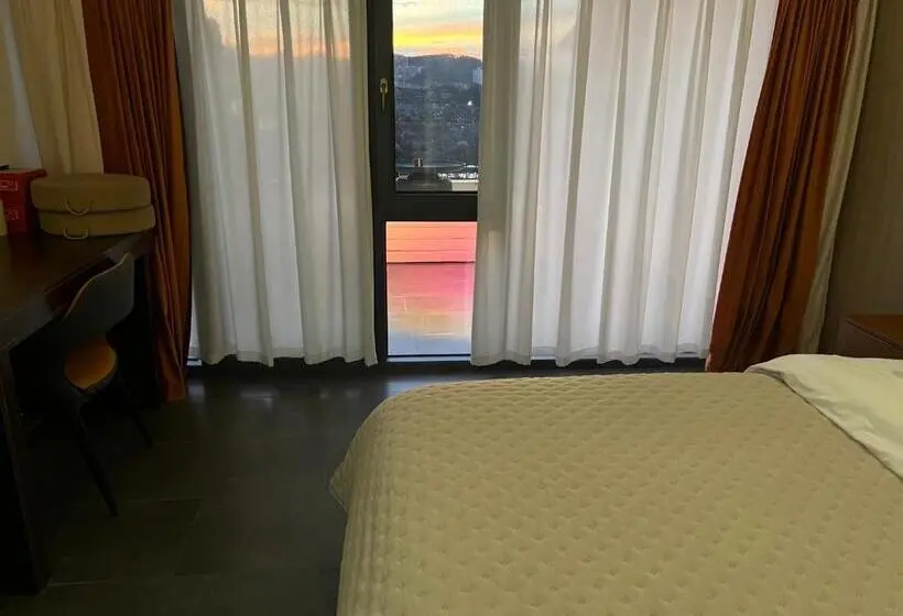 クイーンサイズベッドのスタンダードルーム, Phoenix Best River View B&b