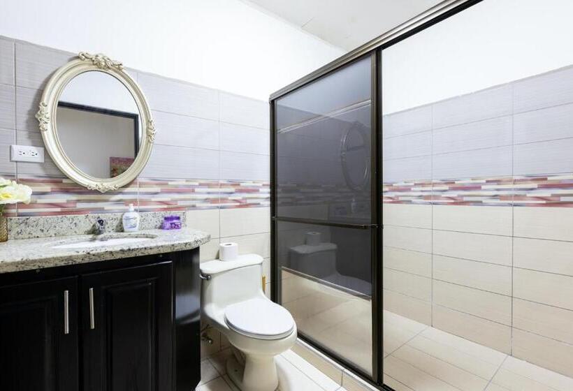 اتاق استاندارد با سرویس بهداشتی مشترک, Viva Guest House