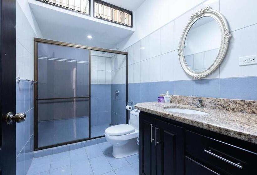 اتاق استاندارد با سرویس بهداشتی مشترک, Viva Guest House