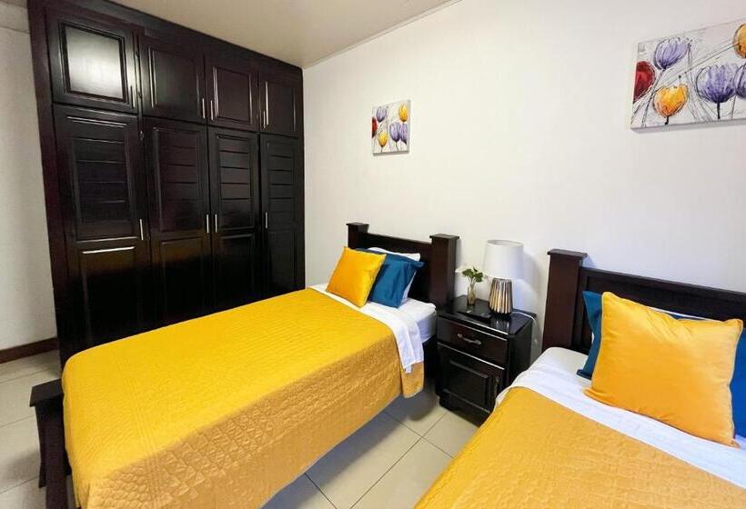 اتاق استاندارد با سرویس بهداشتی مشترک, Viva Guest House