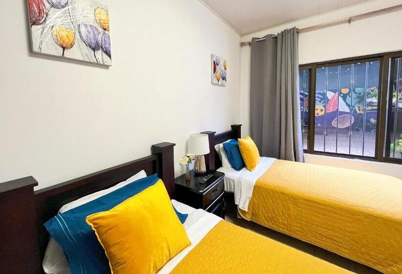 اتاق استاندارد با سرویس بهداشتی مشترک, Viva Guest House