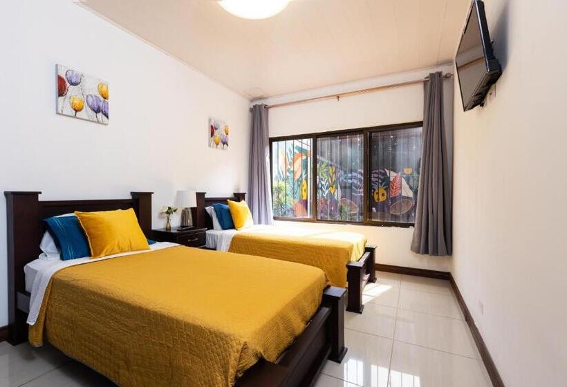 اتاق استاندارد با سرویس بهداشتی مشترک, Viva Guest House