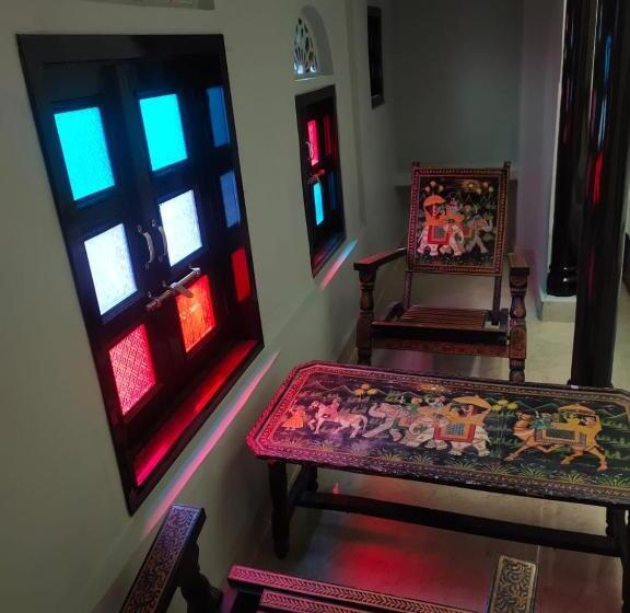 اتاق لوکس با بالکن, Pink City Backpackers