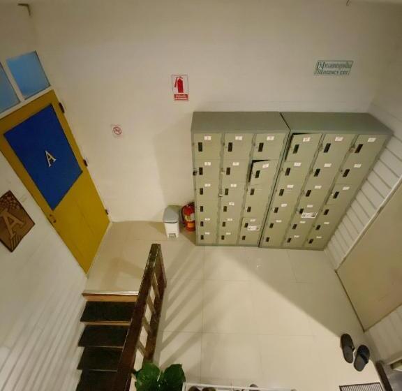 Quarto Estandar, Back Home Bangkok
