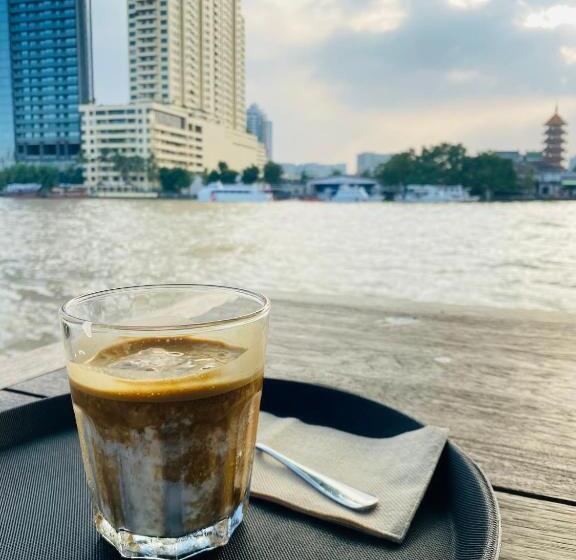 Quarto Estandar, Back Home Bangkok