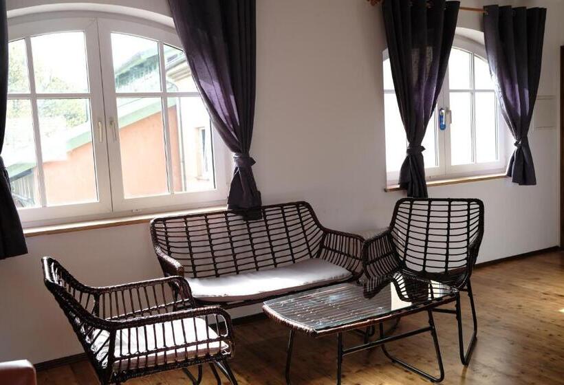 디럭스 룸, Minjo