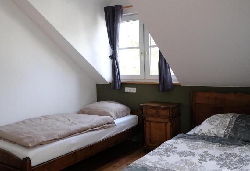 패밀리 룸, Minjo