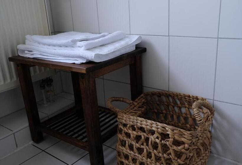 패밀리 룸, Minjo