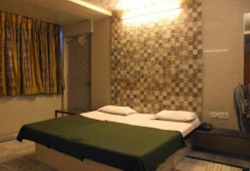 غرفة قياسية, Radhika,nashik