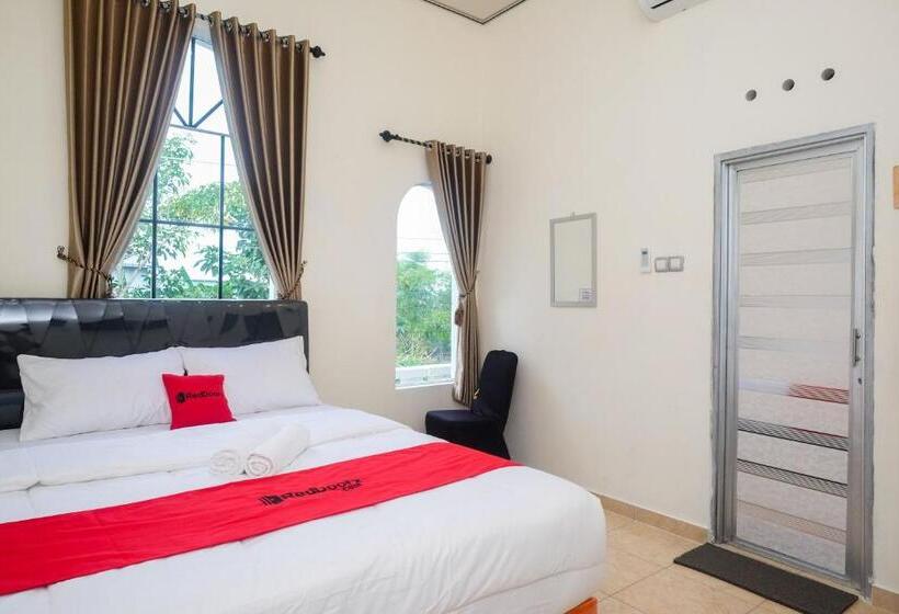 디럭스 룸, Reddoorz Near Terminal Bus Purwokerto