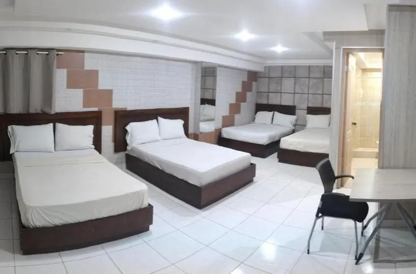 اتاق استاندارد چهار تخته, San Thomas Inn