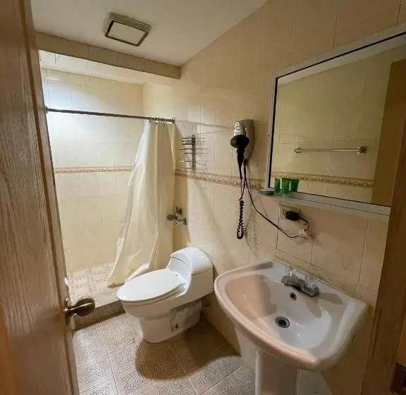 اتاق استاندارد چهار تخته, San Thomas Inn