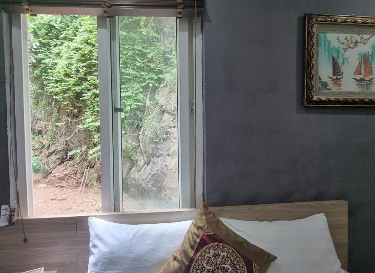 اتاق استاندارد چهار تخته, Stone Lotus