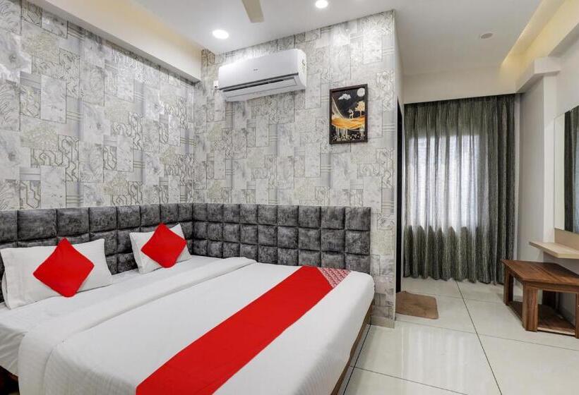 اتاق کلاسیک سه تخته, Oyo Hotel Rooms