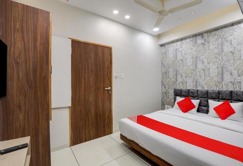 اتاق کلاسیک سه تخته, Oyo Hotel Rooms