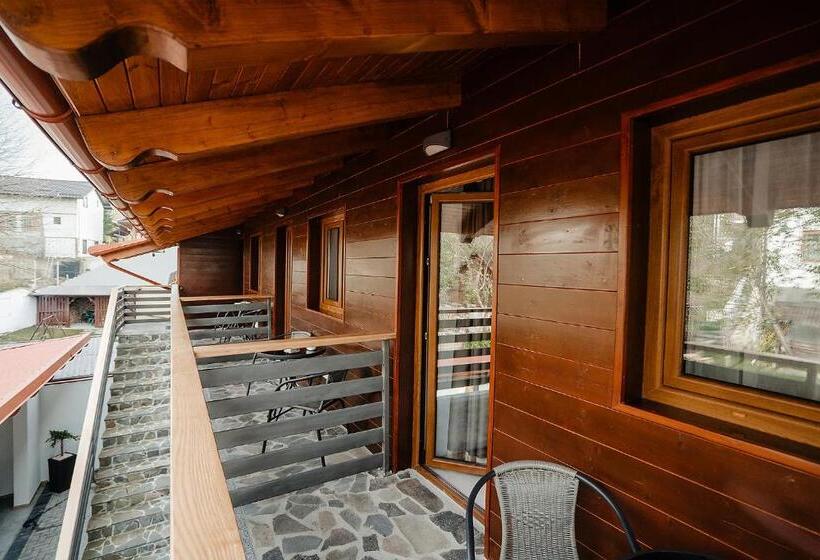 חדר לארבעה סטנדרטי עם מרפסת, Casa Mecva