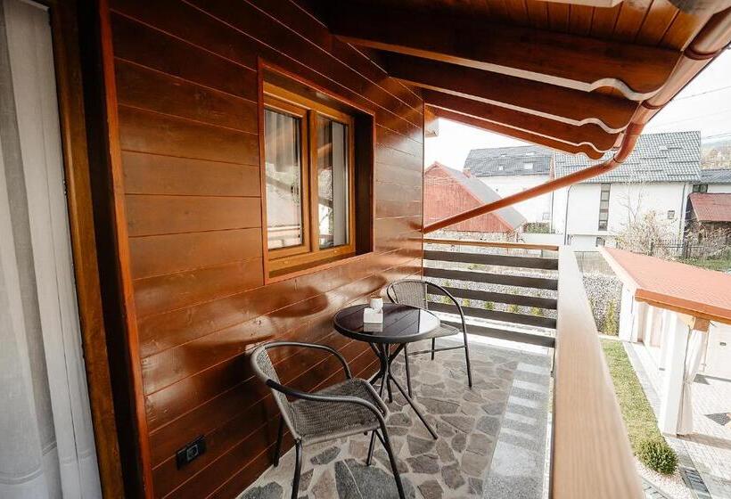 חדר לארבעה סטנדרטי עם מרפסת, Casa Mecva