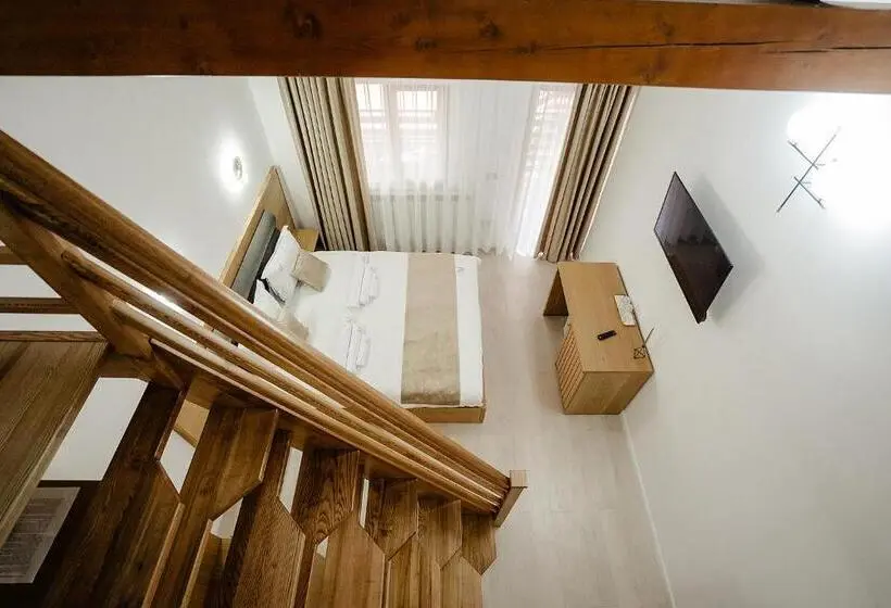 اتاق استاندارد چهارنفره با بالکن, Casa Mecva