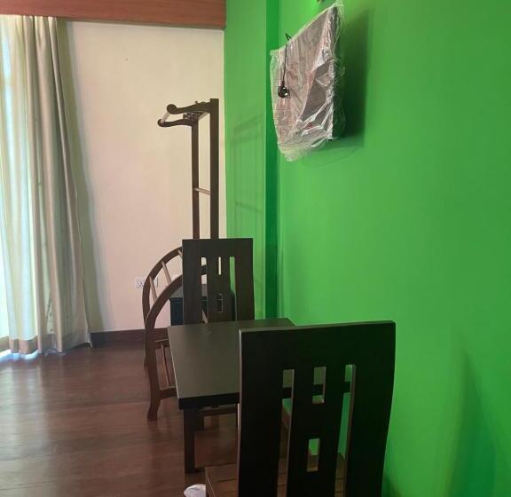 스탠다드 발코니 룸, Royal Residence Malabe