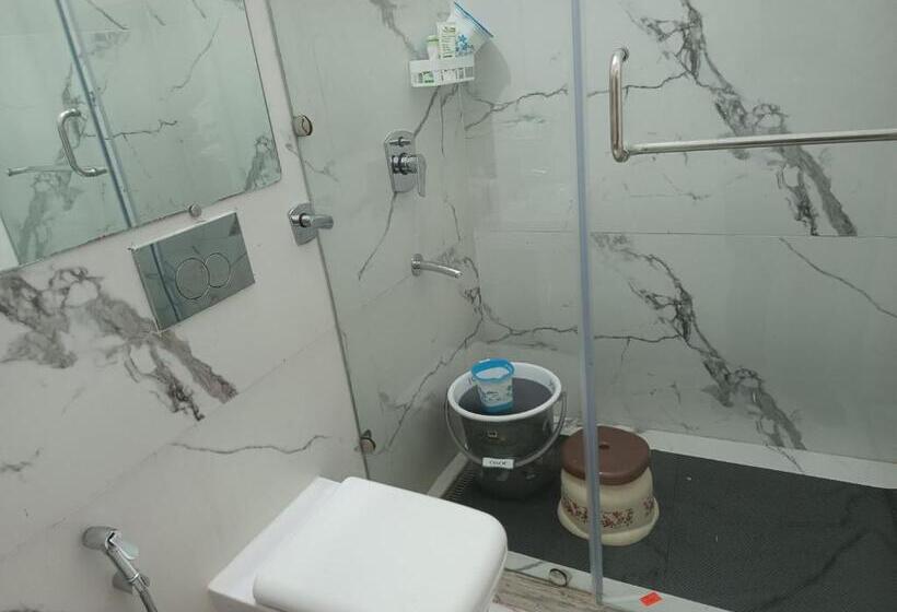 Quarto Deluxe, Tripta Guest House