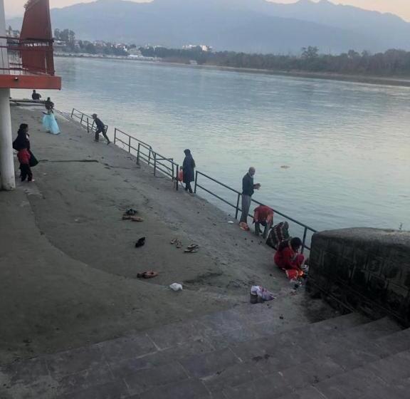 Quarto Deluxe, Tripta Guest House