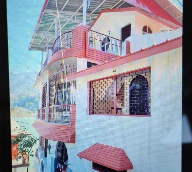 Quarto Deluxe, Tripta Guest House