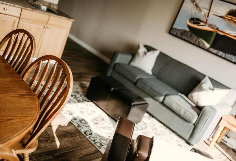 Balkonlu Süit, Page S Inn On Silva Bay