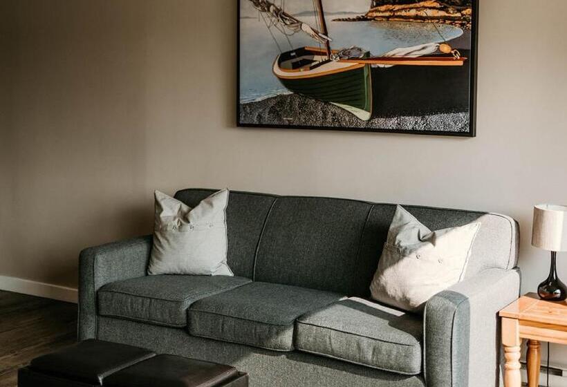 Balkonlu Süit, Page S Inn On Silva Bay