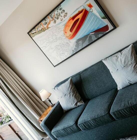 Deluxe Suite King Bed, Page S Inn On Silva Bay