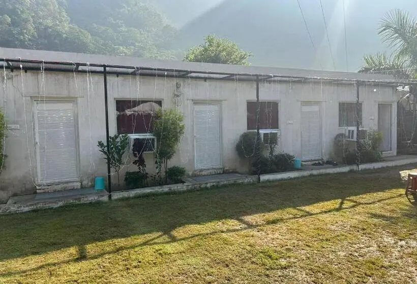 デラックスルーム, The Family And Friends Resort Rishikesh