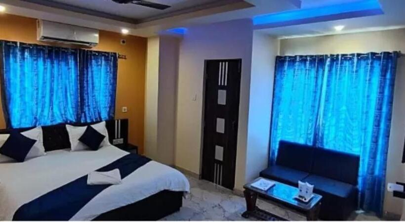 اتاق لوکس با تخت بزرگ, Aviani New Digha