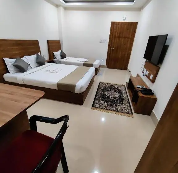 デラックストリプルルーム, Happy Home Living