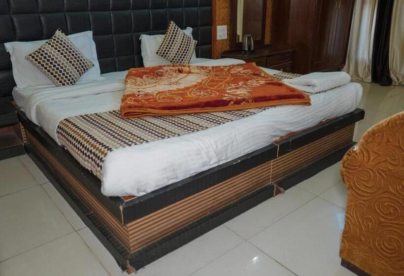 스탠다드 룸 킹사이즈 침대, Himalaya Mount View Resort Uttarakhand