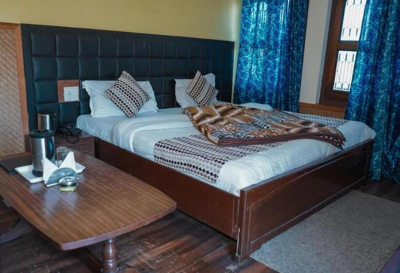 스탠다드 룸 킹사이즈 침대, Himalaya Mount View Resort Uttarakhand