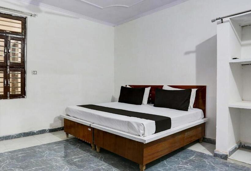 Quarto Triplo Clássico, Oyo Jr Guest House