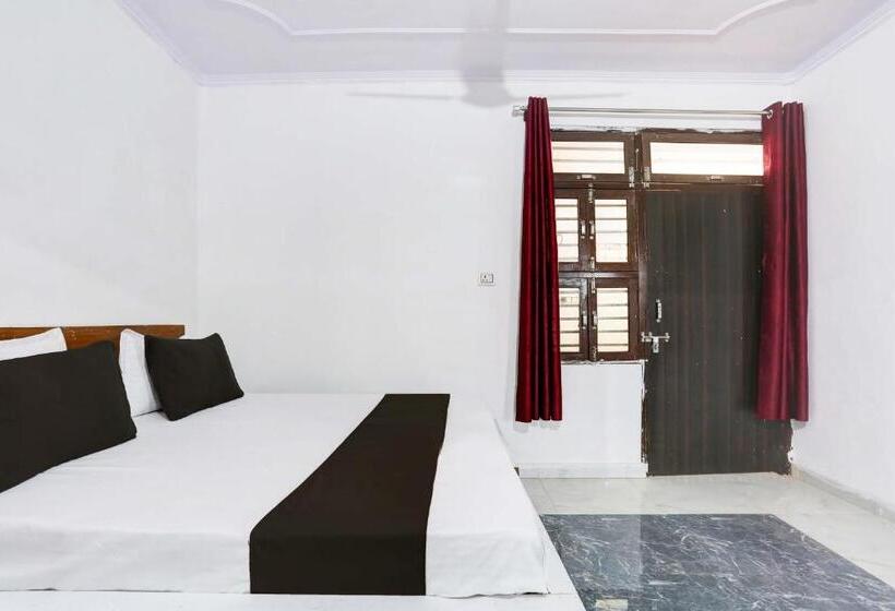 Quarto Triplo Clássico, Oyo Jr Guest House