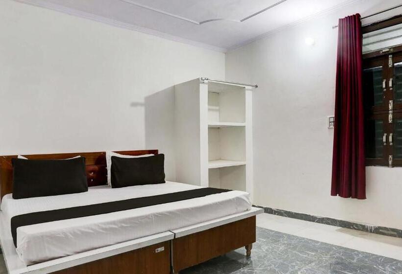 Quarto Triplo Clássico, Oyo Jr Guest House